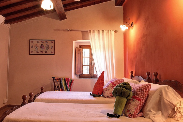 Room 44 of 186