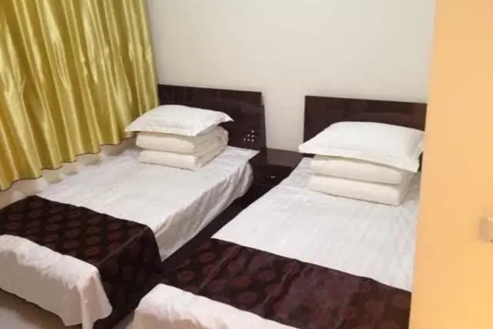 Room 4 of 10