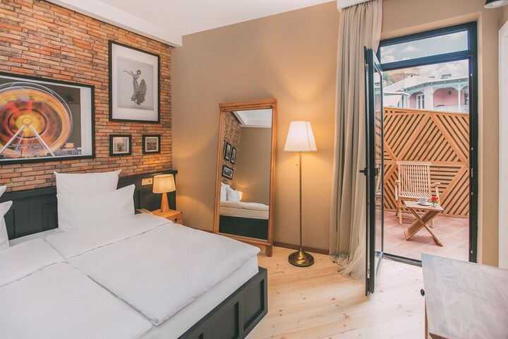 Room 4 of 36