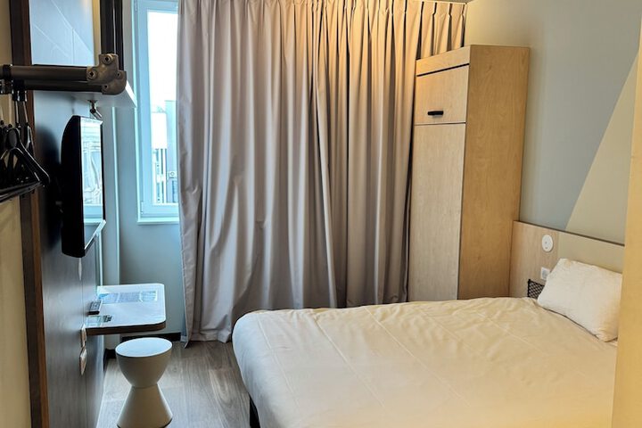 Room 11 of 47