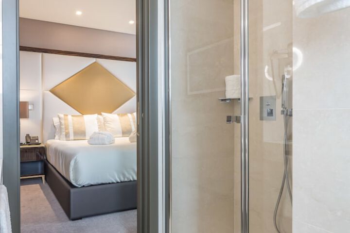 Room 42 of 59