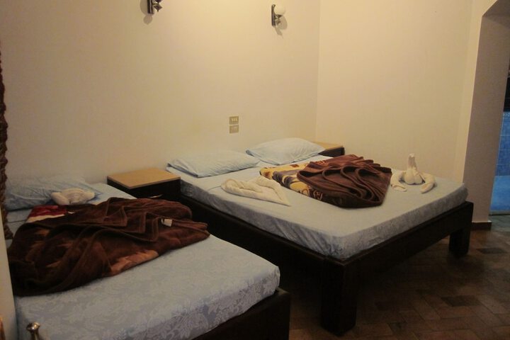 Room 2 of 32