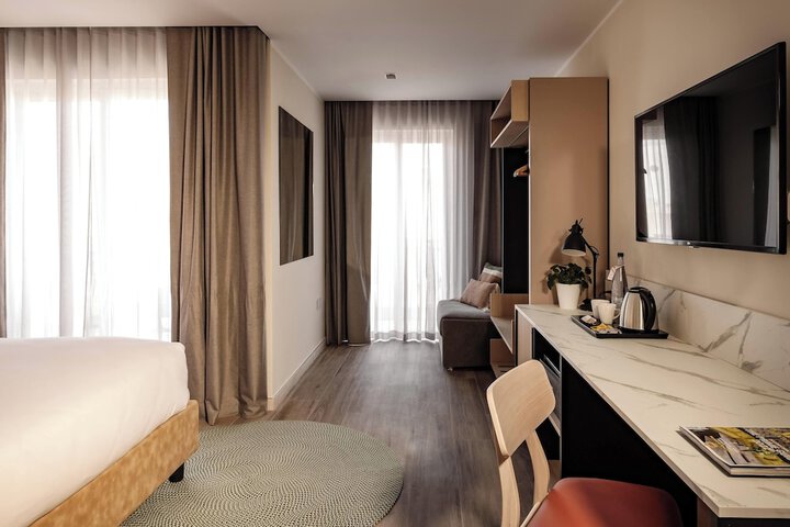 Room 4 of 14