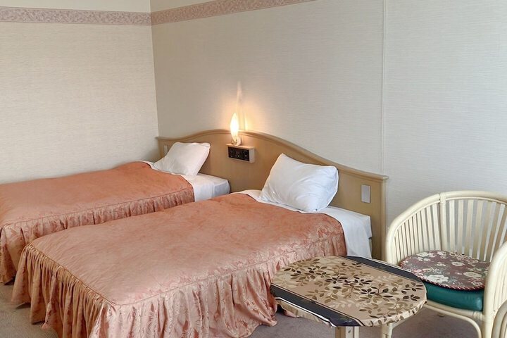 Room 4 of 40