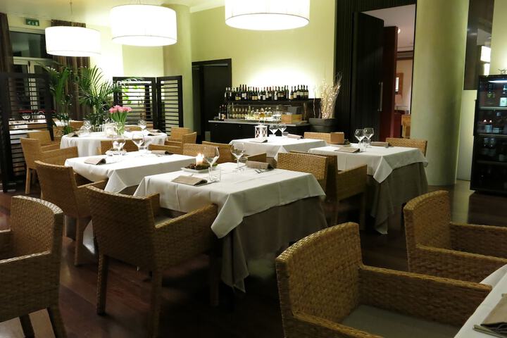 Dining 42 of 75