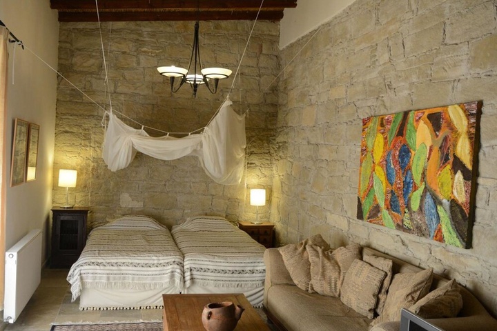 Room 4 of 11
