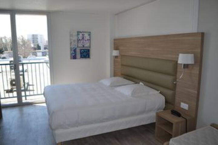 Room 16 of 25
