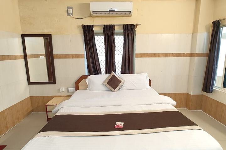 Room 13 of 18