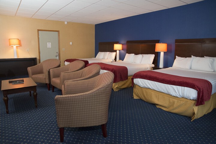 2 Queen Beds (6 of 21)