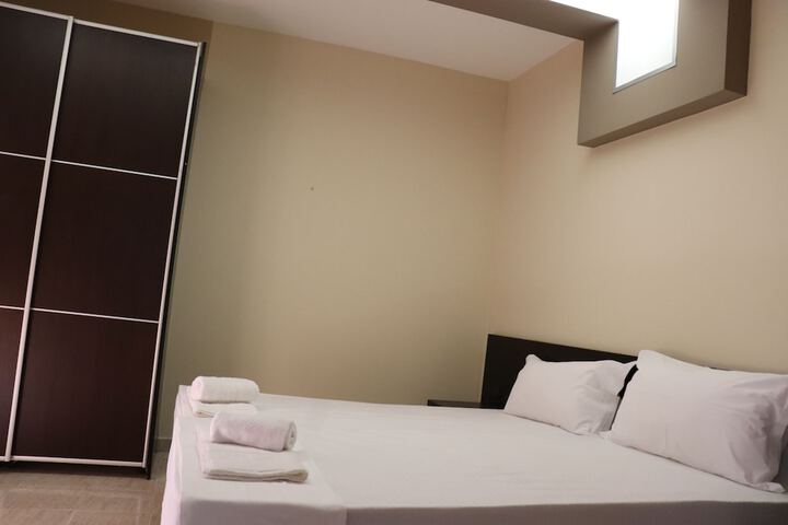 Room 8 of 27