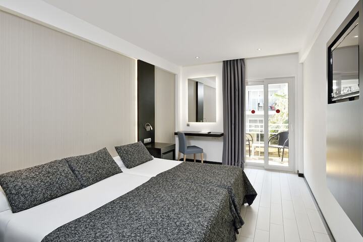Room 10 of 37