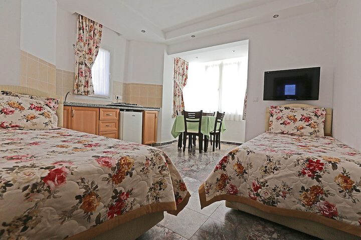 Room 3 of 48