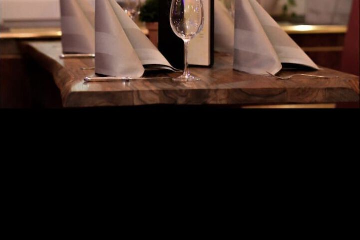 Dining 13 of 16