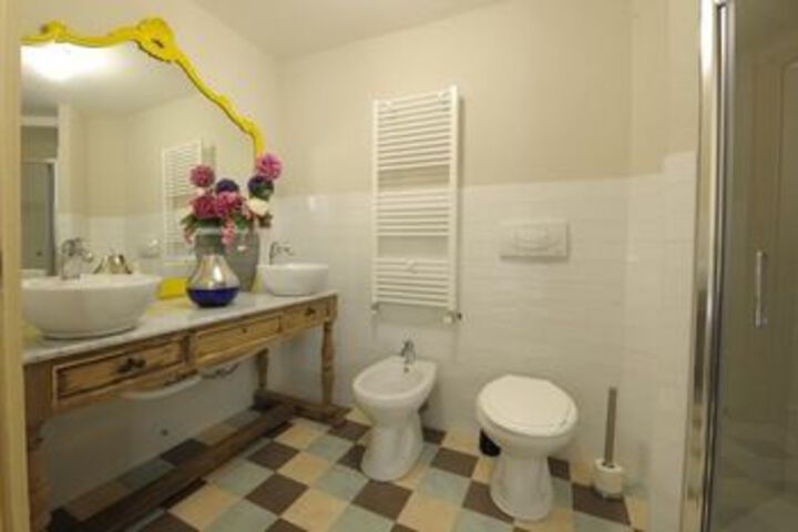 Room 9 of 31