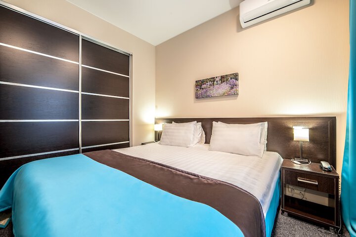 Room 28 of 107