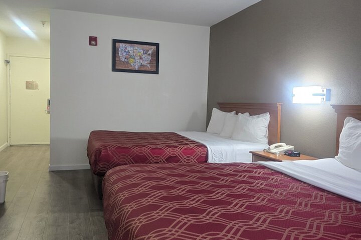 2 Queen Beds (7 of 7)