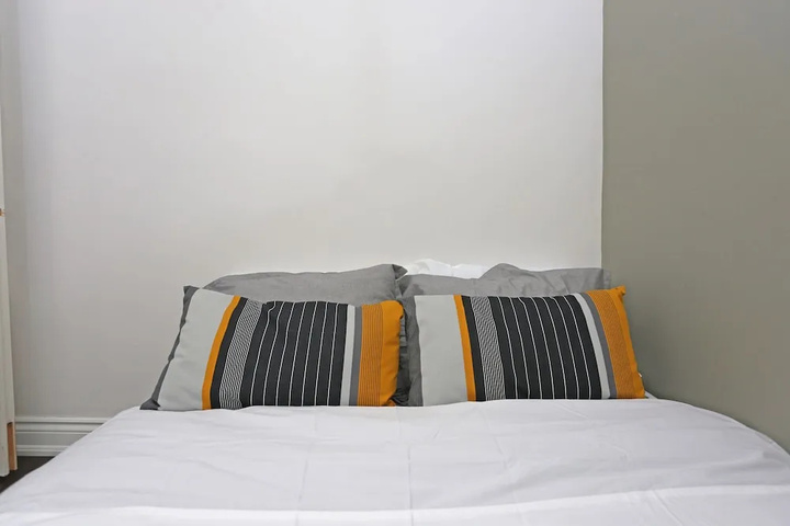 Room 4 of 17