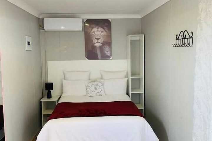 Room 5 of 20