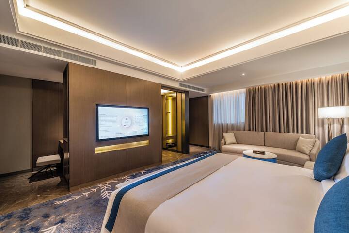 Room 32 of 80