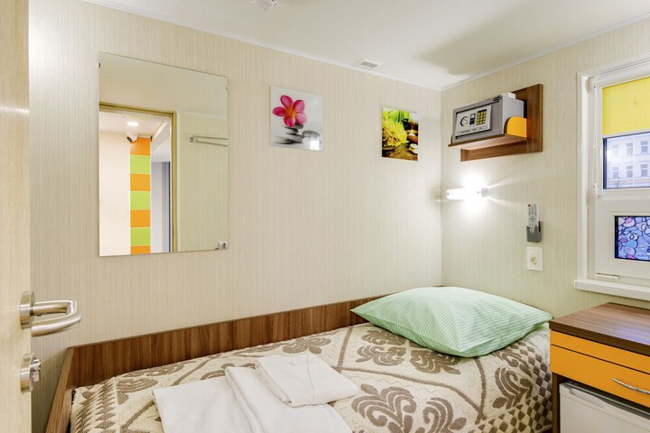 Room 4 of 39