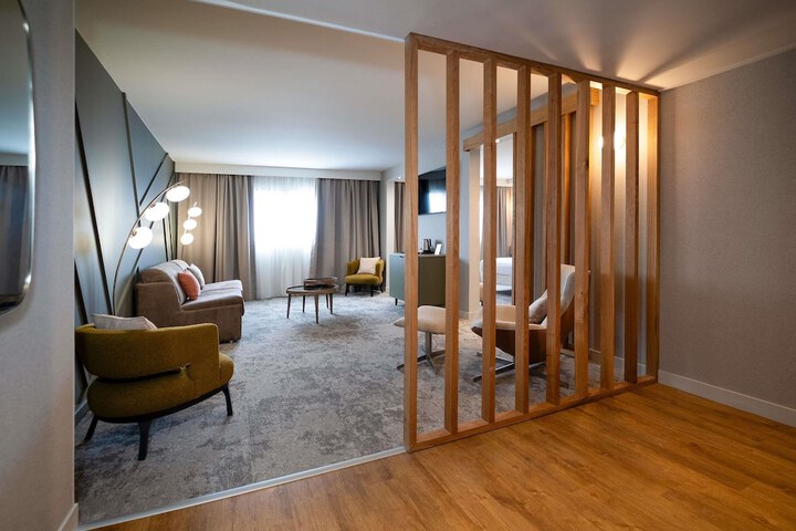 Room 26 of 85