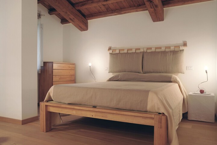 Room 4 of 150
