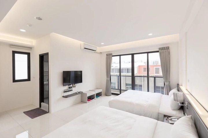 Room 9 of 10