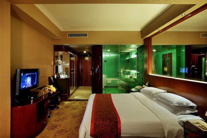 Room 8 of 45