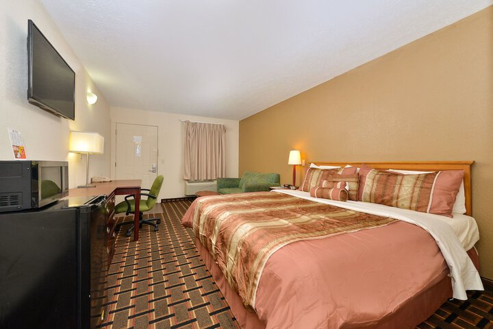 1 King Bed Suite (3 of 4)