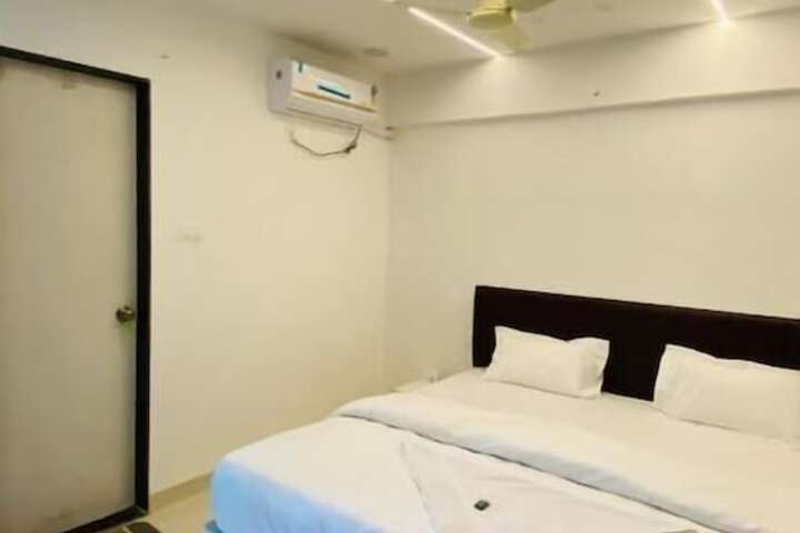 Room 8 of 13