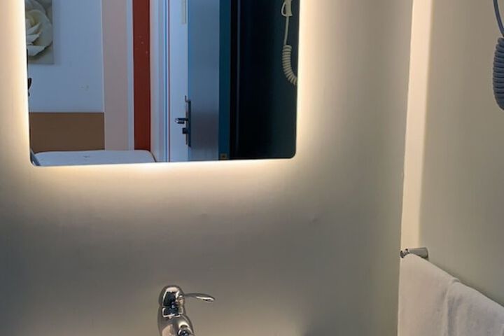 Room 58 of 85