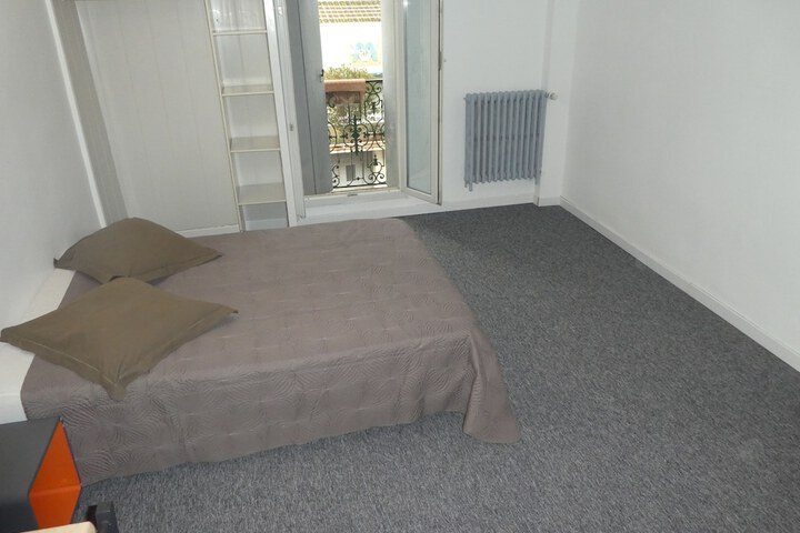 Room 9 of 18