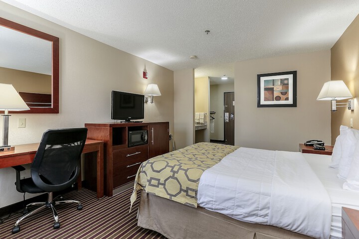 1 Queen Bed (16 of 16)