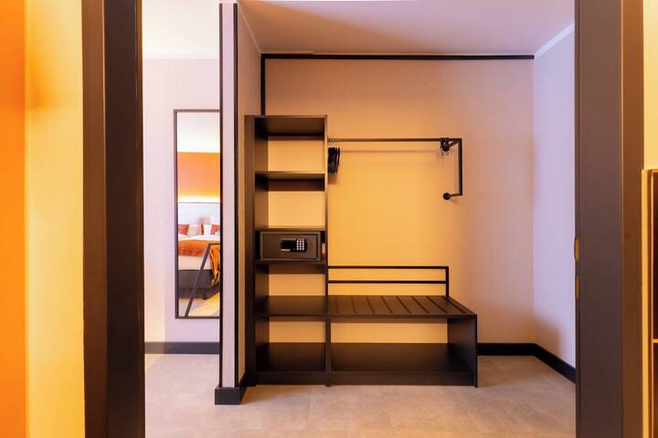 Room 13 of 110