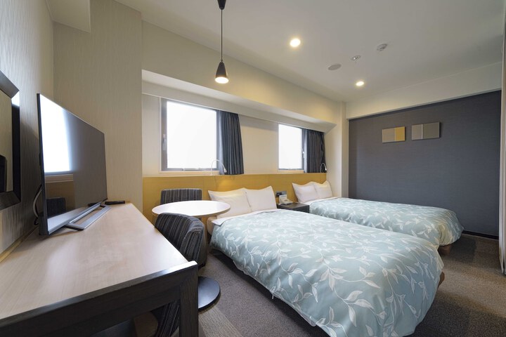 Room 4 of 40