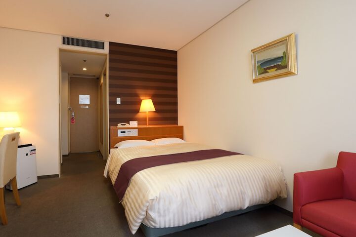 Room 13 of 38