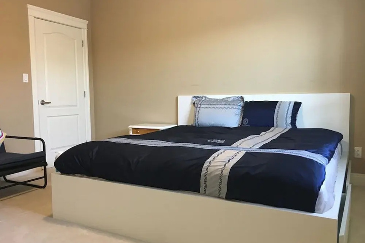 Room 4 of 20