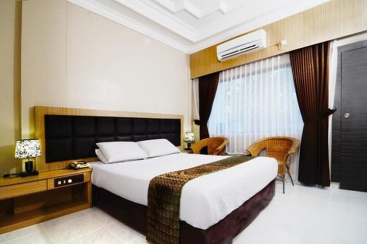 Room 13 of 38