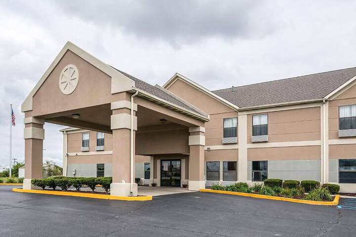 Relax Inn &  Suites in Kentland, IN