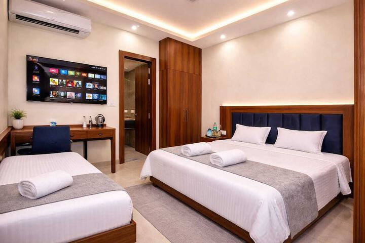 Room 4 of 16