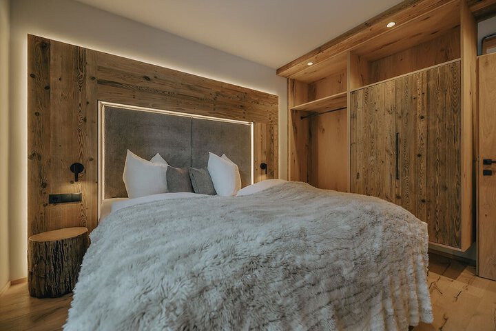 Room 42 of 103