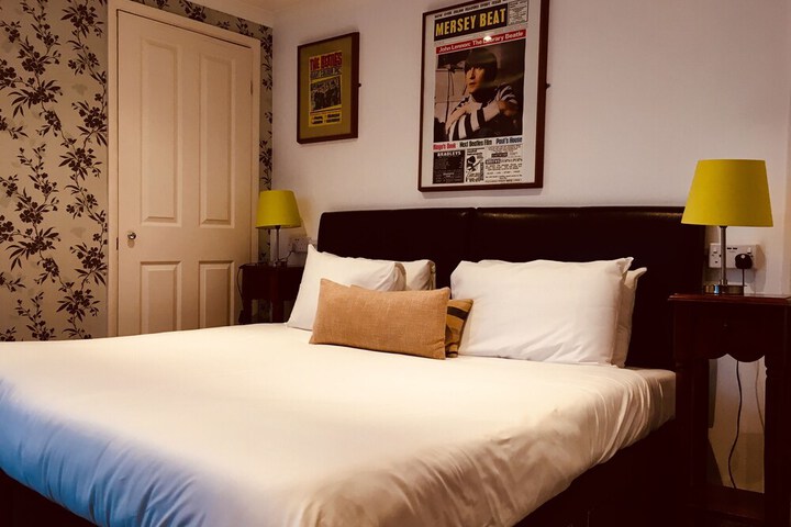 Room 17 of 42