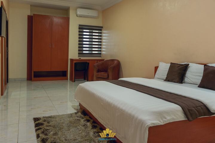 Room 4 of 24
