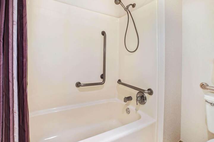 1 Double Bed Mobility Accessible (5 of 16)