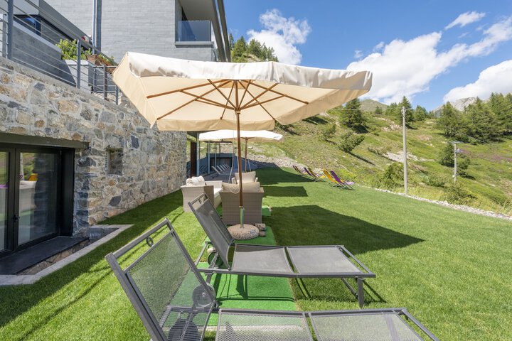 Sundeck 76 of 82