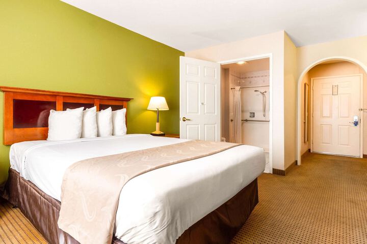 2 Queen Beds (3 of 10)