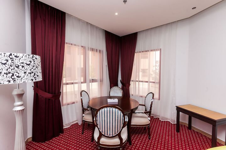 Room 32 of 65