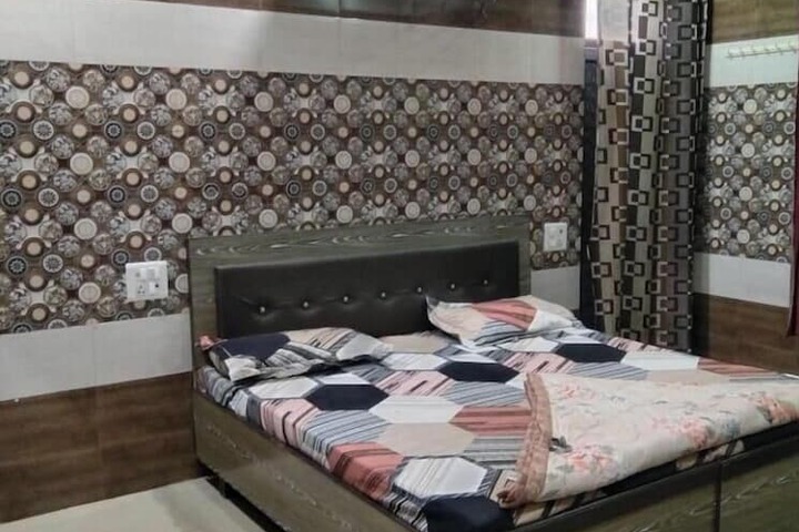 Room 12 of 23