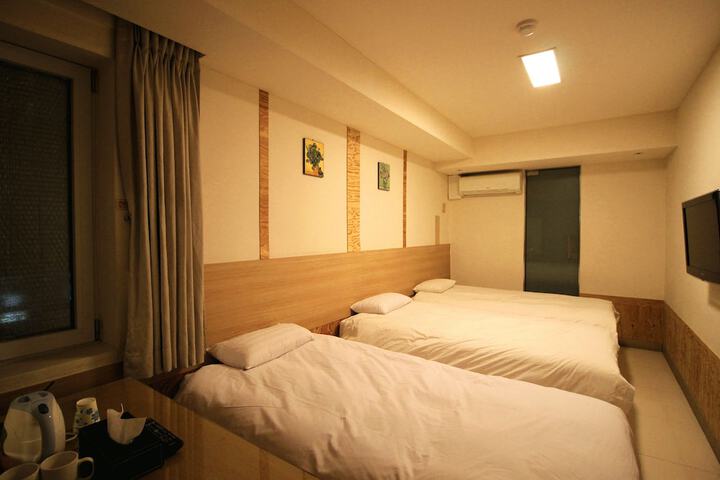 Room 16 of 44