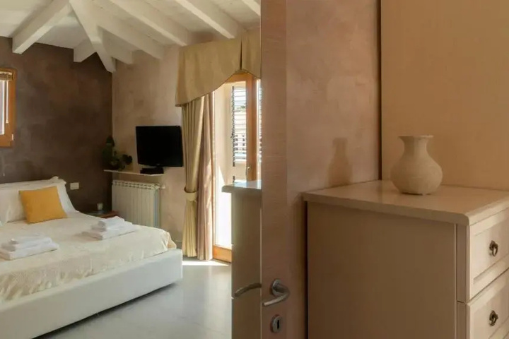 Room 3 of 16